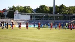 August 2019 und sollte am 17. Masken Ausweiskontrolle Desinfizierte Balle Der Re Start Der Frauen Bundesliga Kicker