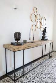 interieurontwerp etten leur rustieke tafel met messing spiegels en portugese tegel rustieke tafel hal tafels hal decoraties