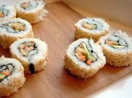 Recette Sushi Maki Inverse California Roll Saumon Cuit Avocat Concombre Recette Recette Sushi Maki Recette Sushi Recette Asiatique