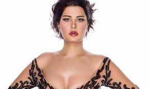 أكدت الممثلة والمغنية السورية سمر عبد العزيز أن استمرار مسلسل باب الحارة إلى الجزء الحادي عشر دليل نجاح، خاصة أنه ما يزال يعرض كل عا ÙÙŠ Ø²Ù…Ù† Ø§Ù„Ø­ÙŠØ±Ø© Ø¨Ù€Ù€ ÙƒÙˆØ±ÙˆÙ†Ù€Ù€Ø§ Ø´Ù…Ø³ Ø§Ù„ÙƒÙˆÙŠØªÙŠØ© ØªØªÙ‡Ø¬Ù… Ø¹Ù„Ù‰ Ø³ÙŠØ¯Ø© Ø¨Ø³Ø¨Ø¨ Ø²ÙˆØ¬Ù‡Ø§ ÙˆØ§Ù„Ù…ØºØ±Ø¨ÙŠØ§Øª ÙˆØªØµØ±Ø­ Ù„Ù† Ø§ÙƒÙˆÙ†