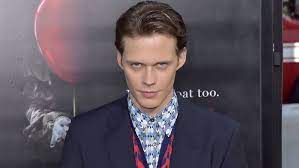 Hey by ihlosih on deviantart. Wer Macht Da Wem Angst Pennywise Star Von Es 2 Cast Verunsichert
