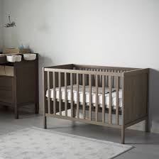 Ikea hensvik zum beistellbett umbauen aktuelle schlafsituation familienbett youtube / bei einem beistellbett handelt es sich um einen schlafplatz für neugeborene und babys. Baby Beistellbett Ikea
