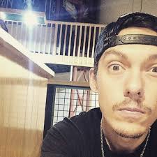 Stream Erik Ponce music