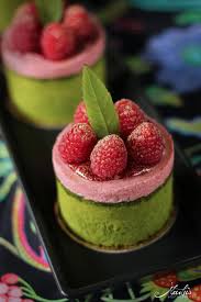 Himbeer Matcha Tortchen Maren Lubbe Feine Kostlichkeiten Himbeeren Einfacher Nachtisch Matcha Kuchen