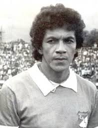 El recuerdo de un  incomparable](https://www.elcolombiano.com/blogs/capsulas/el-recuerdo-de-un-incomparable/43782)  ;Hablando de jugadores que nos hacen sonreir de alegría al recordarlos,  quiero iniciar con uno que era capaz de hacer durar el aplauso los ...