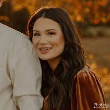 Katie Capps's Instagram, Twitter & Facebook