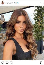 Certo, chi ha i capelli lunghi può sfoggiare una messa in piega leonina, selvaggia o al contrario molto sofisticata nel caso di onde morbide . Onde Fai Da Te Con L Aiuto Del Ferro Per Arricciare I Capelli Vanity Fair Italia