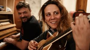 Winner of česko hledá superstar; Aneta Langerova A Jeji Novy Singl Bily Den S Krasnym Klipem Aplausin Cz