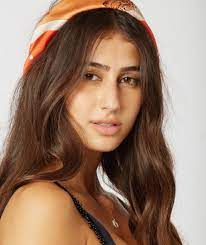 Οι σπουδές της γεωργίας ψαρουδάκη, στον τομέα της τέχνης στο λονδίνο, την έφεραν στο πλατό του «bridgerton». Gewrgia Psaroydakh Ayth Einai H 22xronh Ellhnida H8opoios Toy Bridgerton Lifestyle Nea Krhth