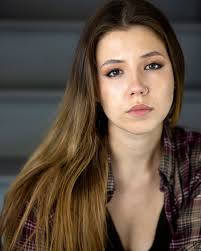 It was absolutely joyful to work with Julia the other day! We had so many  lovely choices and these are 4 of her favorites. When working with actors I  like to make