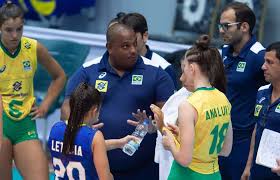 Entre os 12 nomes escolhidos, o comandante fez uma mescla entre atletas experientes e estreantes, como rosamaria, camila brait, macris, carol gattaz e outras. Convocada A Selecao Brasileira Sub 18 Feminina Web Volei