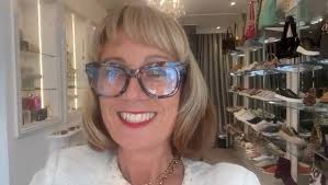 Hello everyone! I hope you’re all having a fabulous week so far! Ok so here  at House of Heels, we love a funky loafer and today I’m wearing these  beauties... the Cecile loafer in navy blue suede and ...