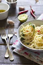 Spaghetti Aglio Olio How To Cook Pasta Cooking Peppers Italian Recipes