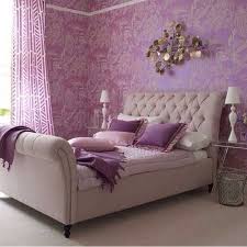 غرفة النوم للنوم فقط لا تجعلوها مكانا للنقاشات الاسرية الجادة والمشاكل والصراخ أو اللعب والأك Purple Bedroom Design Bedroom Decor Design Lavender Bedroom Decor