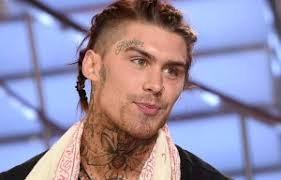 Bake Off's Candice Brown praised by fans for showing off 'real bikini body'  despite saying she 'hates her tummy'