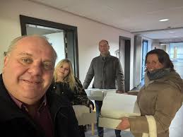 Taart leveren, in naam van het schepencollege en uit respect voor onze  politiemensen die vannacht en morgen instaan voor onze veiligheid, alsook  voor het personeel van wzc Klateringen dat op hetzelfde moment