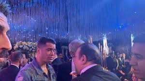 ضرب فرح إياد نجل الفنان مصطفى قمر، المثل في العلاقات الاجتماعية الجيدة، حينما ساندت زوجة مصطفى قمر الثانية السيدة غادة رزق، زوجته الأولى وطليقته غادة عيسى فى ليلة زفاف نجلها الأكبر إياد وزوجته سارة. Ø­Ø³Ù† Ø´Ø§ÙƒÙˆØ´ ÙÙ‰ Ø­ÙÙ„ Ø²ÙØ§Ù Ø§Ø¨Ù†Ø© Ø§Ù„ÙƒØ§Ø¨ØªÙ† Ù…Ø¯Ø­Øª Ø´Ù„Ø¨ÙŠ ØµÙˆØ±