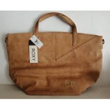 Détail important l intérieur est clair en tous cas sur le modèle choisi en rouge avec détails bruns. Sac Roxy