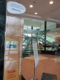 One of the worshippers there insisted that i should see the state mosque as well as it is much grander than the kuching district mosque. Tatknows Sarawak State Library