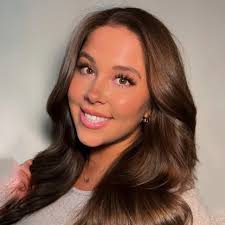 Bailey Jacobson's Instagram, Twitter & Facebook