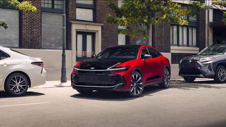 Toyota'dan Yeni Yakıt Dostu Otomobil: Türkiye Yollarına Çıkar mı?
