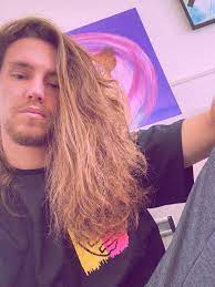 Ao vivo em portugal tour 2019. Vitor Kley On Twitter Quarentena Cabelo Ta Gigante Saudade De Cantar Pra Vcs De Bater Cabeca E Ve O Cabelo Voando Tudo A Ve