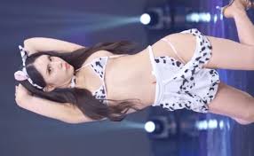 海外コスプレ撮影会】少しだけ乳輪が チラッと見えてる！ | ハミチラポッチ☆動画紹介エログ