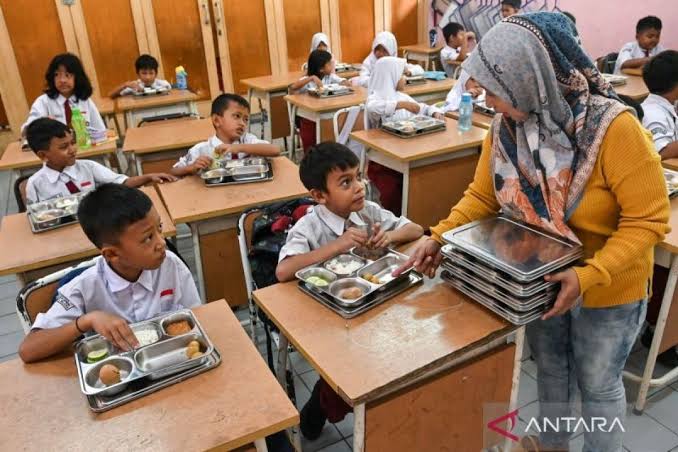Menkes Pastikan Penanganan Korban Dugaan Keracunan MBG Libatkan Ahli