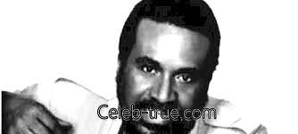 MARILLYN HEWSON ŽIVOTOPIS