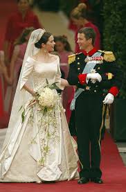 Wenn promis und royals heiraten, werden in sachen brautkleider die neuesten trends gesetzt. Was Tragt Meghan Markle Wenn Sie Im Mai Die Frau Von Prinz Harry Wird Vielleicht Lasst Sie Sich Von Brautkleidern Anderer Prinzessinnen Inspirieren Stuttgarter Nachrichten