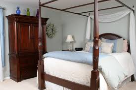 King size beds, also known as eastern king beds, are the widest of all bed types. Difference Between King Size And Queen Size Beds Homelane Blog