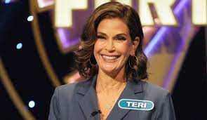 Teri Hatcher Drop Dead Gorg In Kimono Jacket On Celebrity Wheel Of Fortune In 2021 Wheel Of Fortune Teri Hatcher Celebrities