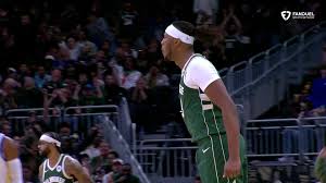 Ryan Rollins Shines as Bucks Beat Warriors Without Giannis