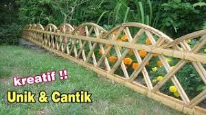Dulu bambu banyak digunakan untuk bahan bangunan, namun seiring berkembangnya teknologi, banyak yang beralih ke bahan lain seperti kaca. 84 Koleksi Gambar Pagar Rumah Pakai Bambu Terbaru Gambar Rumah