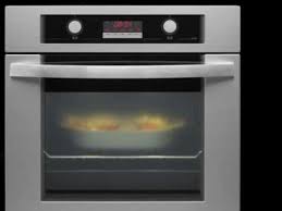 La energía es la que produce que el calor generado por las resistencias internas cocine los alimentos desde adentro hacia fuera, a diferencia de los hornos convencionales. Hornos Teka Para Cocina Horno Con Asador Horno Electrico Horno Electronico Youtube
