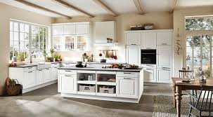 The mix of modern and classic elements allows for colour and front combinations with a unique charm, and impresses with its timeless look. Nobilia Kuchen Modell Sylt