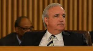 Cuestionan aumento salarial de nuevo jefe de despacho de Giménez