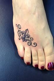 Tatouages discrets 15 idées de tatouages que lon peut. Fleur De Lis Tattoo Tattoos Fleur De Lis Tatouage Tatouage Fleur De Lys Fleur De Lys