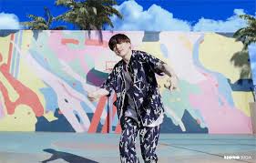 The best gifs are on giphy. 200821 Bts ë°©íƒ„ì†Œë…„ë‹¨ Dynamite Official Mv Suga Suga Gif Suga Yoongi