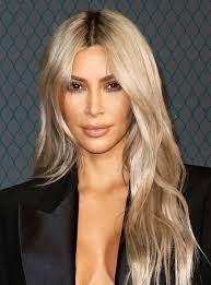 Kim Kardashian West Has The Most Relatable New Year S Resolutions Kim Kardashian Blonde Beige Blonde Hair Flip