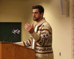 Aaron Rodgers Wore The Dude S Sweater From The Big Lebowski And The Internet Went Nuts For It For The Win