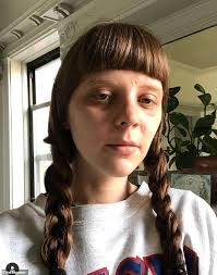 Let the hair grow until the bangs hit the brows and then it's time for a haircut. Normal People Fans Copy Daisy Edgar Jones S Signature Haircut Daily Mail Online