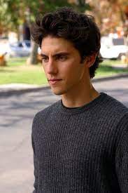 The young actor returned to southern california and entered ucla where he majored in theater. Image Result For Milo Ventimiglia Young Girlmore Girls Gilmore Girls Gilmore Girls Jess