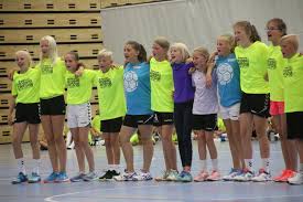 The blind spots hard to discover, as experienced by a mother realizing her daughter struggling with far worse issues than she realized. 150 Barn Pa Handball Camp Arendals Tidende