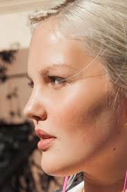 Allen my hair is too fine to bleach. 17 Styling Tricks Women With Fine Flat Hair Need To Know Self