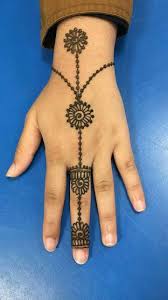 125 Stunning Yet Simple Mehndi Designs For Beginners Easy And Beautiful Mehndi Designs With Images Simple Henna Tattoo Mehndi Designs For Beginners Henna Tattoo Designs Simple