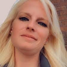 Melinda Hassett's Instagram, Twitter & Facebook