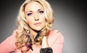 Amanda Noelle's Instagram, Twitter & Facebook