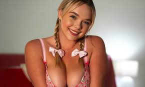 Cam Model Amy Mae Debuts Valentines Day Scenes | AVN