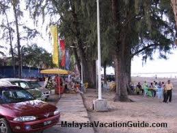 ¿cuáles son algunos hoteles cerca de batu buruk beach populares en kuala terengganu con una calificación de 3 estrellas? Batu Buruk Beach